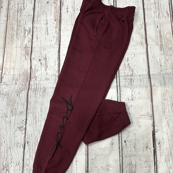 PINK BY VICTORIA’S SECRET FLEECE RELAXED SWEATPANTS RICH MAROON SCRIPT LOGO - Picture 5 of 13